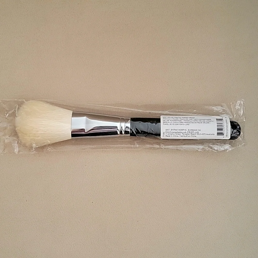 NWT Morphe M527 Deluxe Pointed Powder Brush